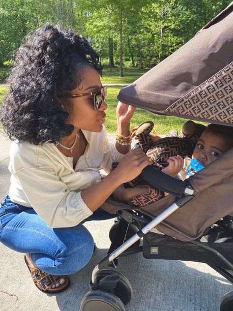 Mommiana. Mom and son Black Motherhood, Cute Black Babies, Future Mommy, Moms Goals, Beautiful Black Babies, Mommy Goals, Mommy And Son, Mommy Daughter, Mommy Baby