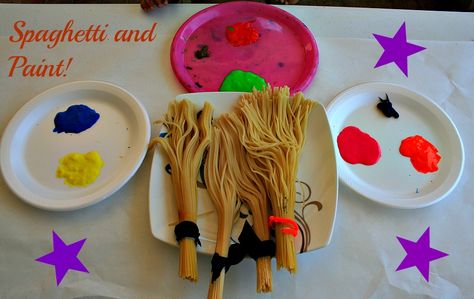 spaghetti brushes.. Wrap rubber band (or something that won't burn or melt) around a handful of spaghetti towards the top. Cook as normal and allow to cool. Cooking Theme, Room On The Broom, Tuff Tray, Halloween Preschool, Painting Activities, Art Activities For Kids, Halloween Books, Theme Halloween, Brooms