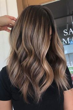 Red Highlights, Brown To Blonde Balayage, Rambut Brunette, Latest Hair Color, Chocolate Brown Hair, Brown Hair With Blonde Highlights, Winter Hair Color, Balayage Brunette, Brown Blonde Hair