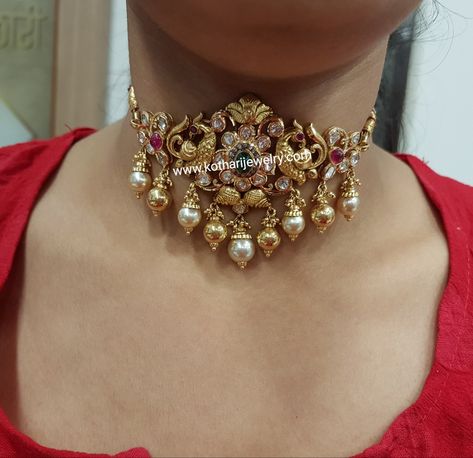 Beautiful Gold Necklaces Choker, Simple Neck Chockers, Neck Gold Jewelry Indian, Nakshi Choker Designs Gold, Nakshi Choker Designs, Nakshi Bangles Gold, Chokar Design Jewelry In Gold, Gold Neck Choker, Bajubandh Design Gold