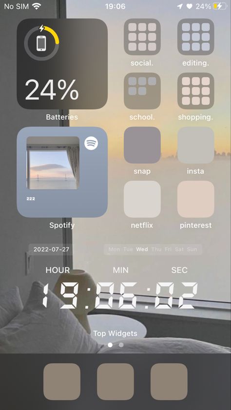 Self Care Iphone Layout, Simple Aesthetic Homescreen Layout, Hone Screen Ideas Iphone Aesthetic, Simple Phone Setup, Aethstetic Home Screen, Iphone Layouts Simple, Apple Widget Ideas, Boyfriend Homescreen Ideas, Homescreen Simple Layout