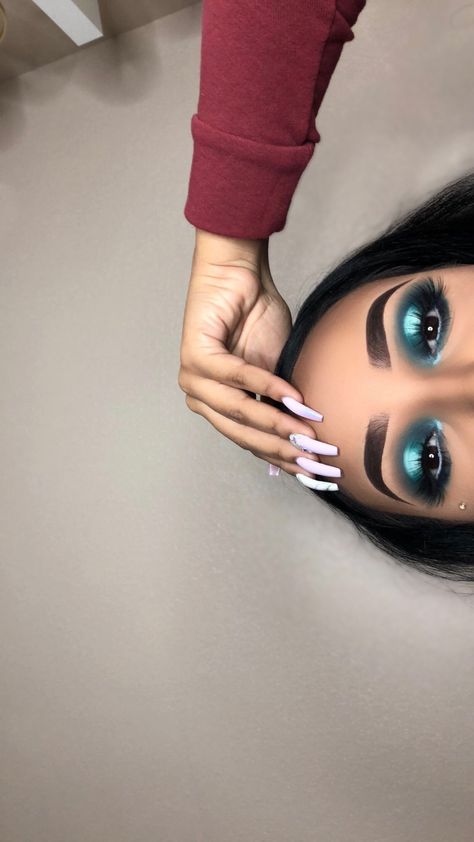 Halo eye IG: malessanicoleee Makeup Ideas For Quinceanera, Ideas For Quinceanera, Green Makeup Looks, Oscars Makeup, Halo Eyes, Makeup Ads, Dramatic Eye Makeup, Hooded Eye Makeup, Types Of Makeup