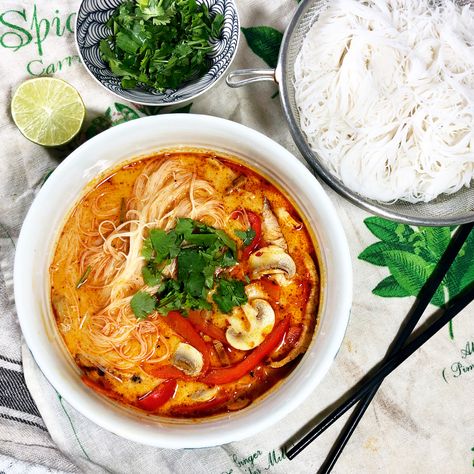 Tom Yum Soup Recipe Using Paste, Tom Kha Ramen, Tom Yum Paste Soup, Tom Yum Soup With Paste, Tum Yum Soup Recipe Thai, Tum Yum Soup, Tom Yum Gai, Tom Kha Gai Soup, Tom Yum Soup Recipe