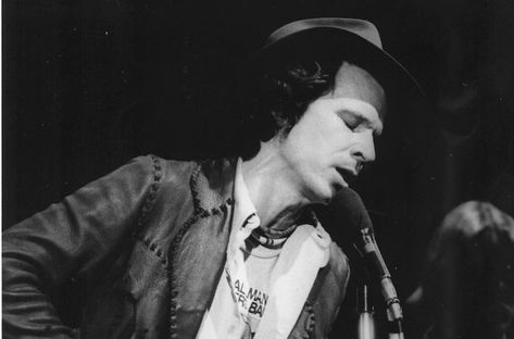 Country Rewind: Gary Stewart's 'She's Actin' Single (I'm Drinkin' Doubles)' Gary Stewart, Porter Wagoner, Jimmie Rodgers, Jim Morrison Movie, Kris Kristofferson, Merle Haggard, Loretta Lynn, Hank Williams, Nikki Sixx