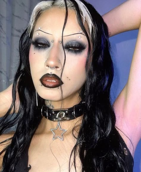 Y2k Makeup Looks, Goth Eye Makeup, Dark Makeup Looks, Asian Makeup Tutorials, Punk Makeup, Swag Makeup, Alternative Makeup, Ethereal Makeup, Emo Makeup