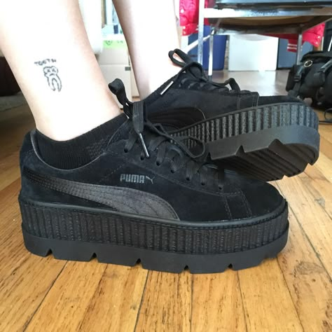 Goth Tennis Shoes, Puma Creepers Outfit, Platform Outfit Ideas, Rihanna Puma Creepers, Fenty Puma Creepers, Puma Fenty Shoes, Rihanna Fenty Puma, Rihanna Creepers, Fenty Creepers