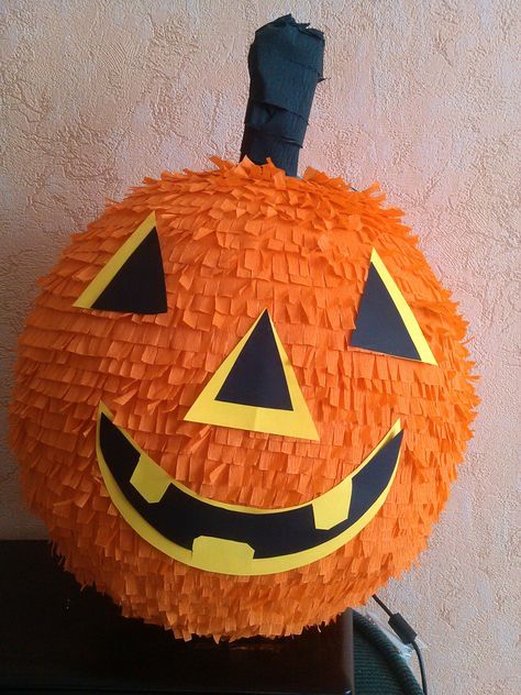 Pumpkin Pinata, Halloween Piñatas, Pinata Candy, Halloween Pinata, Piñata Ideas, Labu Halloween, Halloween Classroom, Pinata Party, Harvest Party