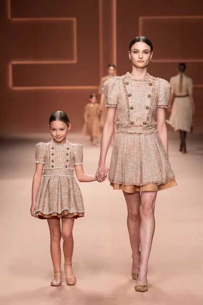 Mother Daughter Outfits, Kids Fashion Dress, Kids Couture, Kids Fashion Clothes, Milano Fashion Week, Dresses Kids Girl, Fashion 2020, Kids' Fashion