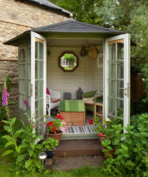 Small Garden Summer House Ideas, Garden Summer House Ideas, Summerhouse Interiors Ideas, Art In Home, Small Summer House, Home Ideas Kitchen, Garden Huts, Garden Shed Interiors, Summer House Interiors