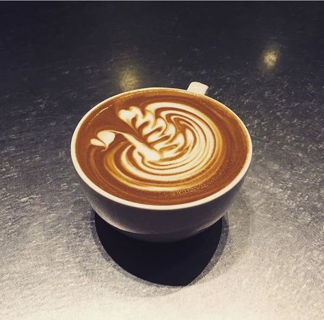 Swan Latte Art, Latte Art Aesthetic, Coffee Inspiration, Coffee Latte Art, Coffee Obsession, Local Coffee Shop, How To Make Coffee, Coffee Latte, Coffee Coffee