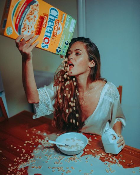 Cereals Photography, Fridge Photos, Eating Cereal, Duvet Day, Breakfast Photo, Cereal Killer, Instagram Breakfast, Peter Lindbergh, Bath Girls