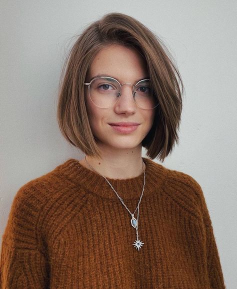 Comb-Over Lob with Glasses Bob Pendek, Flattering Haircuts, Oval Face Haircuts, Hairstyles With Glasses, Oval Face Hairstyles, Chin Length Hair, Lob Haircut, Oval Face, Penteado Cabelo Curto