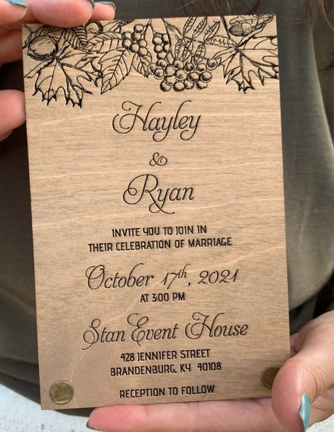 Wooden Invitation Card, Wedding Invitation Ideas Unique Simple, Unique Wedding Invitation Cards Simple, Rustic Wedding Invitations Diy, Engraved Wedding Invitations, Kraft Invitation, Wooden Wedding Invitations, Laser Engraved Wedding, Wedding Invitation Rustic