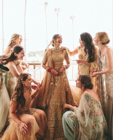 Bridesmaid Photoshoot Indian, Desi Bridesmaids, Indian Wedding Aesthetic, Indian Wedding Bridesmaids, Bride And Bridesmaid Pictures, Indian Wedding Pictures, Bridesmaid Poses, Bridesmaid Pictures, Bridesmaid Photoshoot