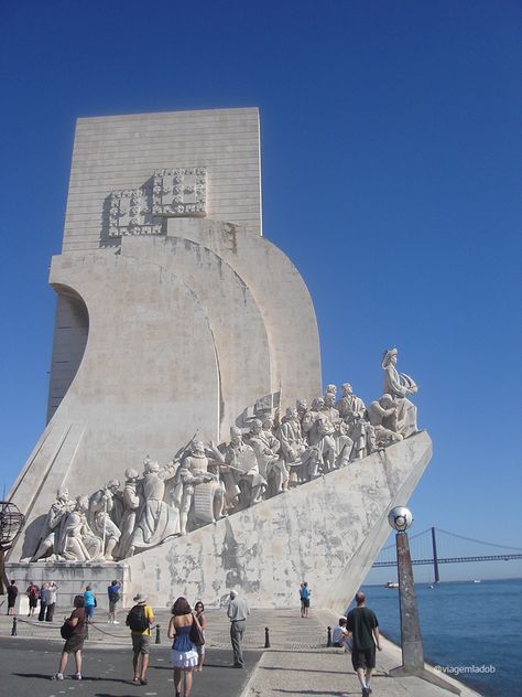 Monumento aos Descobrimentos e Torre de Belém em Lisboa - Portugal | Viagem LadoB Travel, Belem, Portugal, Art, Nature, Mount Rushmore, Monument, Natural Landmarks, Pins