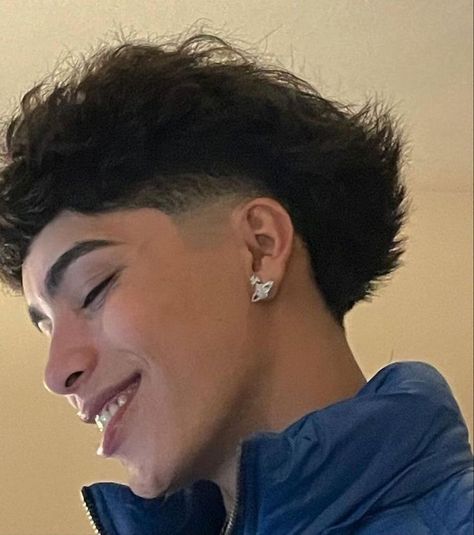 Gabriel Salazar, Fade Haircut Curly Hair, Low Taper Fade Haircut, Taper Fade Curly Hair, Edgars Haircut, Men Haircut Curly Hair, Men Bodies, Taper Fade Haircut, Mullet Haircut