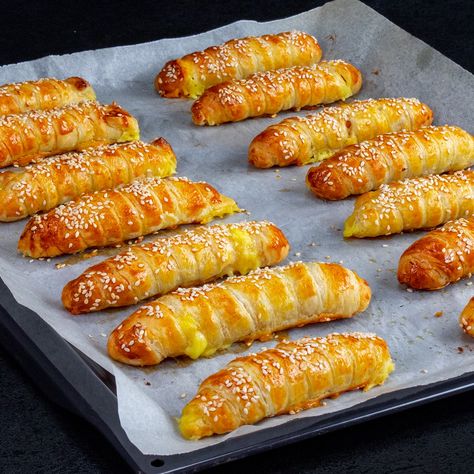 Appetizer Tv, Appetizing Tv Recipes, Appetizing Tv, Delicious Appetizer Recipes, Bread Appetizers, Food Carving, Puff Pastry Recipes, Dinner Appetizers, Buffet Food