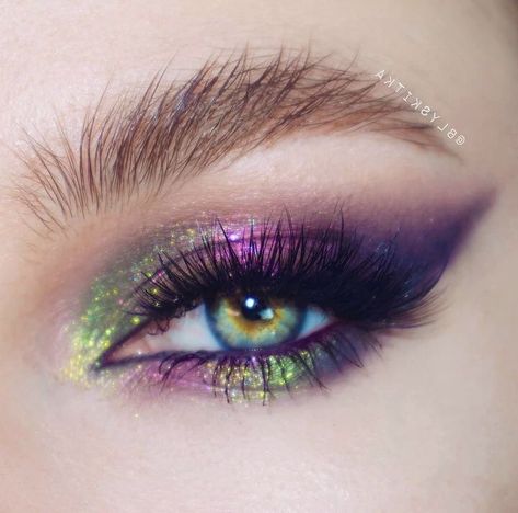 Morphe X Pony Looks, Purple Eye Makeup Green Eyes, Green And Purple Eyeshadow Looks, Multichrome Eyeshadow Looks, Eye Makeup Bridal, Very Easy Makeup, Slapped In The Face, Makeup Verde, Eye Makeup Purple