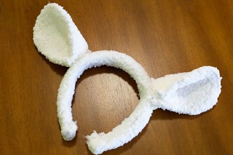 How to Make Costume Sheep Ears | eHow Baby Sheep Costume, Diy Sheep Costume, Baby Lamb Costume, Charlotte Web, Diy Sheep, Guinea Pig Costumes, Sheep Mask, Lamb Costume, Sheep Costumes