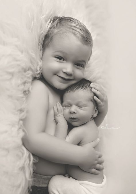 Newborn Baby Sibling Photography, Newborn Photos With Family, Newborn Picture With Siblings, 2 Under 2 Pictures, Newborn Photo Poses With Siblings, Newborn Sibling Photoshoot, Baby And Sibling Photography, Sibling Photos With Newborn, Baby And Brother Pictures