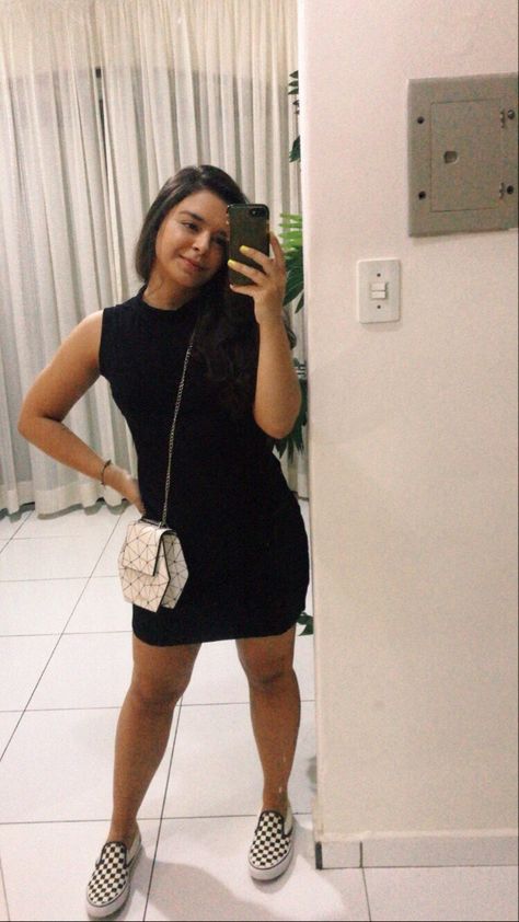 #instagram #ootd #outfit #inspiration #look #fashion #vestido #dress #preto #black #vans Vans Dressy Outfit, Black Vans, Dressy Outfits, Ootd Outfit, Look Fashion, Tshirt Dress, What To Wear, Shirt Dress, Ootd