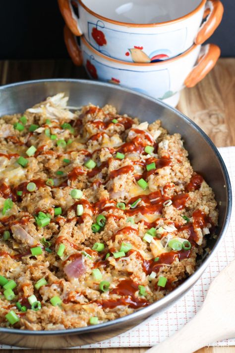 This quick and easy skillet dinner with chicken and quinoa is a meal the whole family will love! Chicken Skillet Dinner, Easy Skillet Dinner, Week Night Dinners, Camp Recipes, Skillet Dinner Recipes, One Pot Recipes, Chicken Recipes Video, Chicken Skillet, Top Chicken Recipes