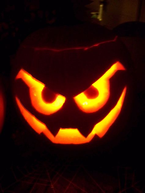 https://flic.kr/p/7bhK1L | Halloween Pumpkins | Jack made a cyclops pumpkin with a deranged grin.  I made a leering vampire. Vampire Carved Pumpkin, Halloween Pumpink Carving Ideas, Vampire Pumpkin Carving Ideas, Vampire Jack O Lantern, Pumpkin Carving Ideas Vampire, Pumpkin Carving Vampire, Vampire Pumpkin Carving, Cyclops Pumpkin, Vampire Jackolantern