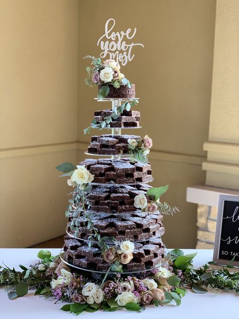 250 Brownie tower for a wedding. Wedding Cake Tower, Cookie Wedding Cake, Brownie Wedding Cakes, Brownie Tower, Cookie Wedding, Wedding Brownies, Alternative Wedding Cakes, Sweet Table Wedding, Wedding Pie