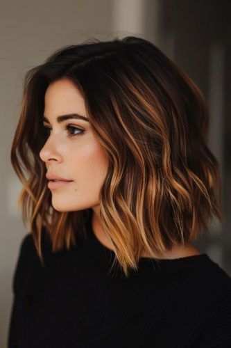 18 Inspiring Fall Bob Haircuts for 2024: From Casual Waves to Classy Styles - Find Your Perfect Look Fall Haircut Medium, New Fall Hair Styles 2024, Lob Haircut Fall 2024, Fall 2024 Shoulder Length Hair, Asymmetrical Wavy Bob Medium, Medium Bob With Long Layers, Best Haircut For Thick Wavy Hair Medium, Rachel Leviss Hair, Fall Wavy Hairstyles