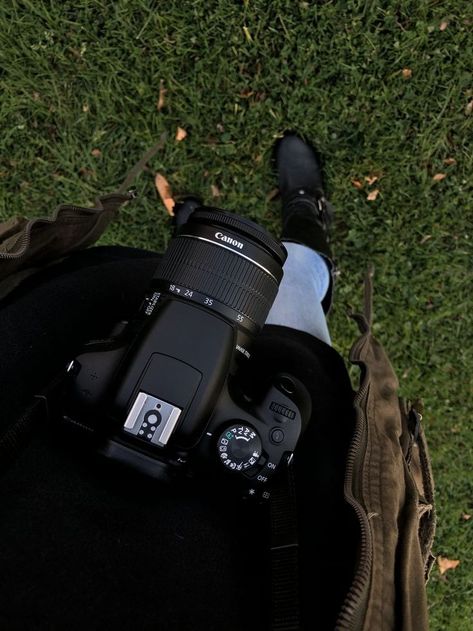 Best Camera For Photography, Cute Camera, Vlogging Camera, Photography Camera, Best Camera, Photography Inspo, Girly Photography, Hunter Boots, Aesthetic Photo