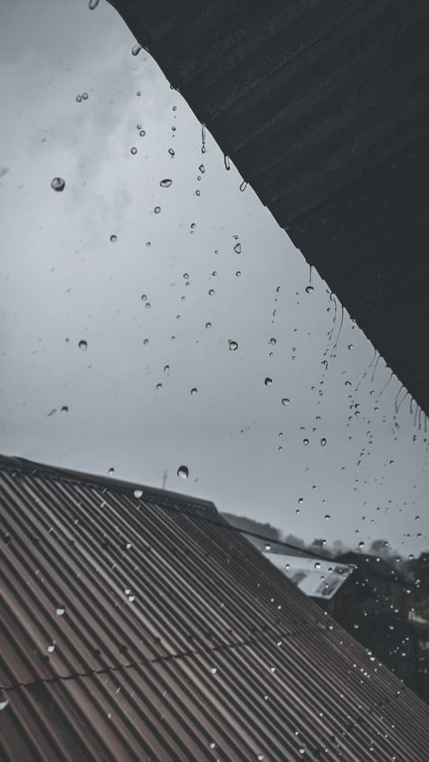 Hujan Aesthetic, Rain Drops On Window, Hujan Air, Rain Aesthetic, Rainy Day Aesthetic, Rain Wallpapers, Basket Vintage, Background Wallpaper For Photoshop, Aesthetic Photography Nature