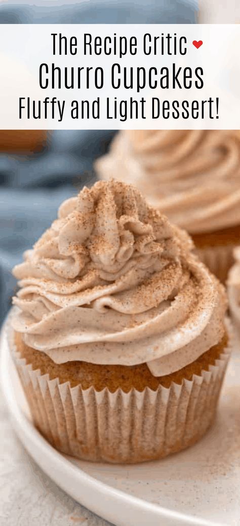 Churro Cupcakes Recipe, Mexican Deserts Easy, Churros Cupcakes, Desert Easy, Cinnabon Cinnamon Roll Cake, Cinnamon Sugar Desserts, Churro Cupcakes, Cinnamon Cupcakes, Fall Deserts