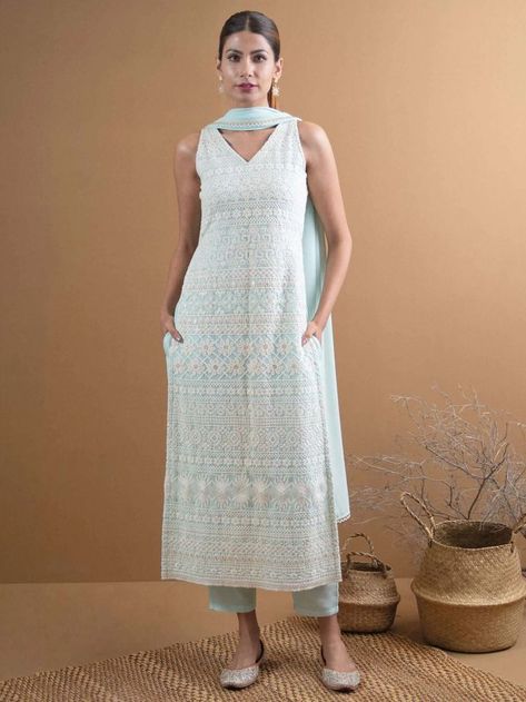 Chikankari Suits Simple Lace Dress, August Dress, Kurta With Dupatta, Georgette Suit, Kurta Patterns, Chikankari Suits, Churidar Designs, Simple Kurta Designs, Simple Kurti Designs