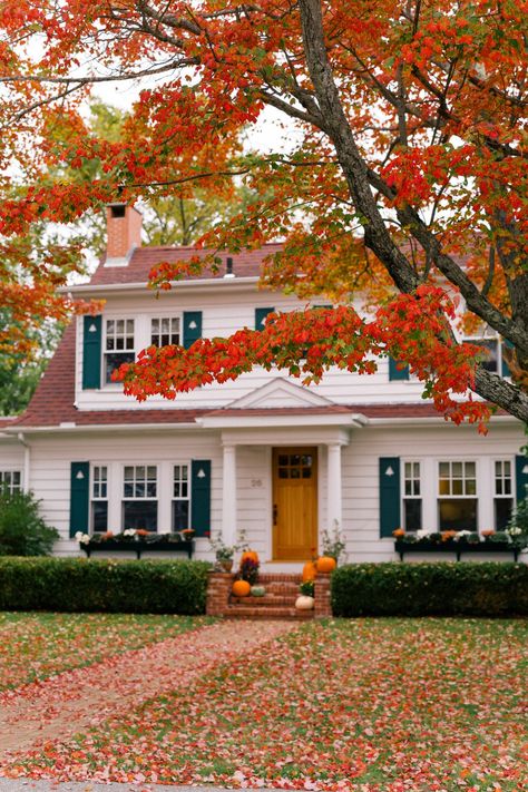 élégance New England Aesthetic, Fall Getaways, Fall Yall, Autumn Scenery, Fall Feels, Fall Aesthetic, House Goals, Autumn Cozy, Pretty House