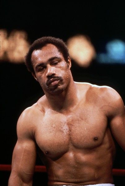 Ashley Banks Outfits, Ken Norton, Arnold Schwarzenegger Bodybuilding, Ashley Banks, Schwarzenegger Bodybuilding, Boxing Images, Sneaker Posters, Boxing History, Boxing Champions