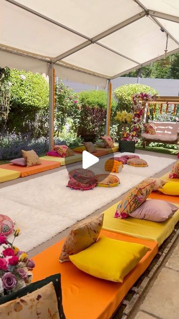 @nkdecor_official on Instagram: "𝕬𝖓𝖚𝖒𝖘’𝖘 𝕯𝖍𝖔𝖑𝖐𝖎  Outdoor setups will always be a favourite 💛  #mehndi #mehndidecor #dholki #dholkinight" Mehndi Setup Decor At Home, Mehndi Setup Decor, Dholki Decor Home, Mehndi Decoration Ideas At Home, Dholki Ideas, Mehndi Decoration Ideas, Mehndi Decor, April 21, Wedding Decoration