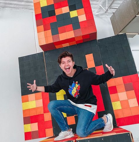 How Much Money Preston (TBNRFrags) Makes On YouTube - Net Worth - Naibuzz Preston Playz, Roblox Gameplay, Sean William Mcloughlin, Popular Youtubers, Youtube Red, Billion Dollars, Minecraft Videos, Mall Design, Make Millions