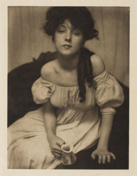 Gertrude Kasebier Photography, Gertrude Kasebier, Evelyn Nesbit, Harry Clarke, Portrait Vintage, Alfred Stieglitz, Maria Callas, Portrait Photos, Penguin Classics