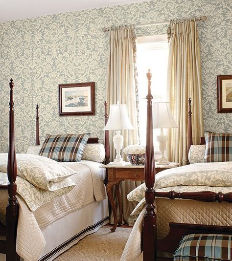 Traditional Guest Bedroom, Twin Beds Guest Room, Pillows And Blankets, Two Twin Beds, English Country Style, Elegant Bedding, Twin Bedroom, Design Del Prodotto, Spare Bedroom