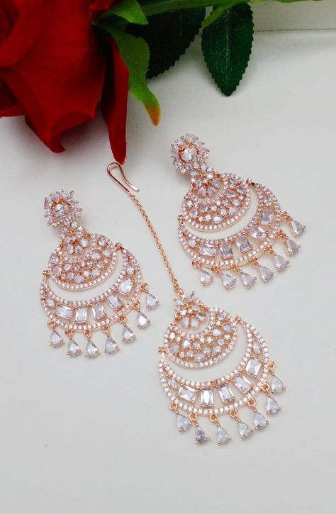 Rose Gold Indian Jewelry, Model Earrings, Desi Jewellery, Tikka Jewelry, Pakistani Jewellery, Wedding Jewelry Sets Bridal Jewellery, Bridal Necklace Designs, Queens Wallpaper, Rose Mehndi Designs