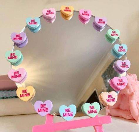 Flower Mirror, Mirror Crafts, Salon Suites, Heart Mirror, Paper Wall Hanging, Tanah Liat, Hanging Flower Wall, Cute Bedroom Decor, Diy Mirror