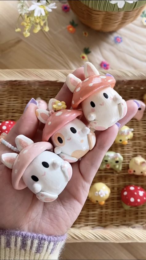 Mushroom Hats, Tote Bag Ideas, Fimo Kawaii, Fun Bedroom, Tanah Liat, Clay Diy Projects, Clay Crafts Air Dry, Cute Polymer Clay, Clay Figurine