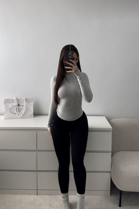 Black Leggings Outfit Ideas, Long Socks Outfit, Black Leggings Outfits, Black Leggings Casual, Grey Leggings Outfit, Outfits Leggins, Leggings Outfit Ideas, Leggings Outfit Casual, Gymwear Outfits