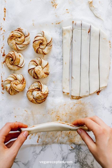 Puff Pastry Cinnamon Rolls, Pastry Cinnamon Rolls, Puff Pastry Cinnamon, Palmiers Recipe, Sweet Puff Pastry, Puff Pastry Recipes Dessert, Puff Pastry Twists, Pastries Recipes Dessert, Cardamom Buns