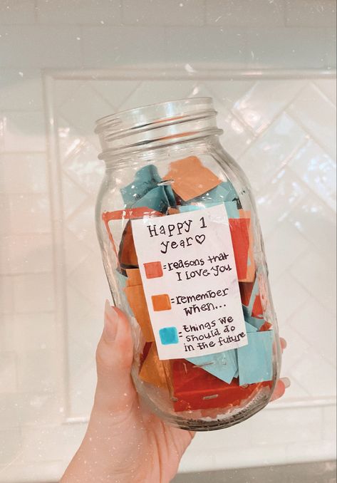 anniversary gift note jar for boyfriend #anniversarygifts #jar #masonjar #notejar #couples #vsco Note Jar, Diy Anniversary Gifts For Him, Hadiah Valentine, Cute Anniversary Gifts, Wishes Christmas, Presente Diy, Diy Anniversary Gift, Diy Best Friend Gifts, Tree Themes