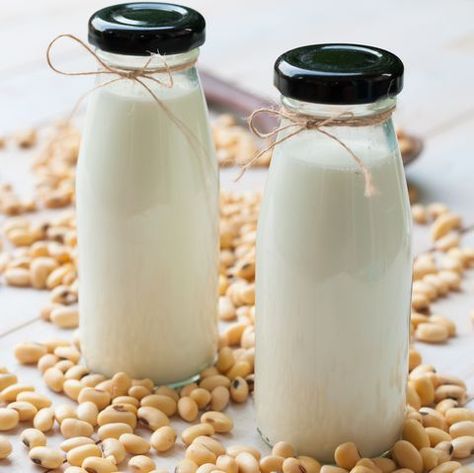 Soy milk in glass bottle with soy pods Healthy Milk Alternatives, Best Milk Alternative, Drinks Com Vodka, Flax Milk, Healthy Milk, Homemade Smoothies, Hemp Milk, Dairy Alternatives, Glass Milk Bottles