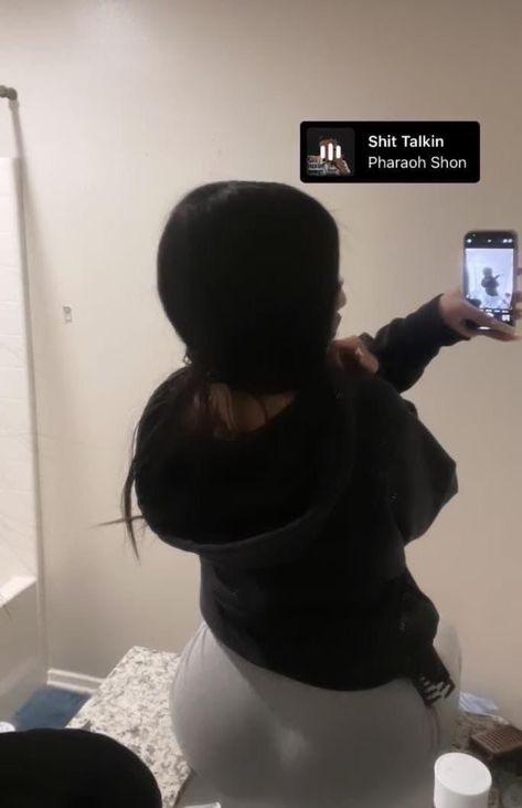 Arching Your Back Mood Pictures, Thick Latina Outfits, Chubby Baddie, Baddie Latina, Latina Baddie, Risky Pictures, Latina Outfits, Crazy Women, Latina Fashion Outfits