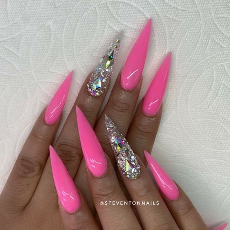 From @steventonnails Hot Pink Stiletto Nails Design, Nails Glitter Accent, Pink Nails With Glitter Accent, Pink Stiletto Nails, Glitter Accent Nails, Long Stiletto Nails, Long Stiletto, Accent Nail, Really Cute Nails