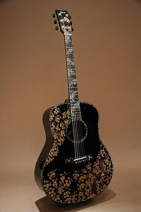 YAMAHA LL66 Custom Pretty Acoustic Guitars, Music Manifestation, Traveler Guitar, Black Acoustic Guitar, Yamaha Guitar, Instruments Art, Guitar Obsession, Guitar Painting, Guitar Tips