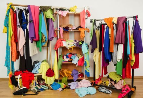 Messy People, Closet Clutter, Linen Press, House Organisation, Getting Rid Of Clutter, Astuces Diy, Clutter Organization, Messy Room, Clothes Closet